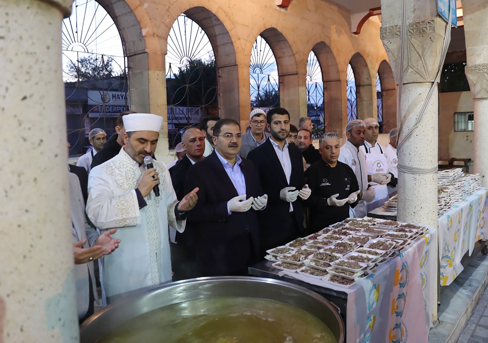 Şanlıurfa'da binlerce vatandaş tirit ikramında buluştu!