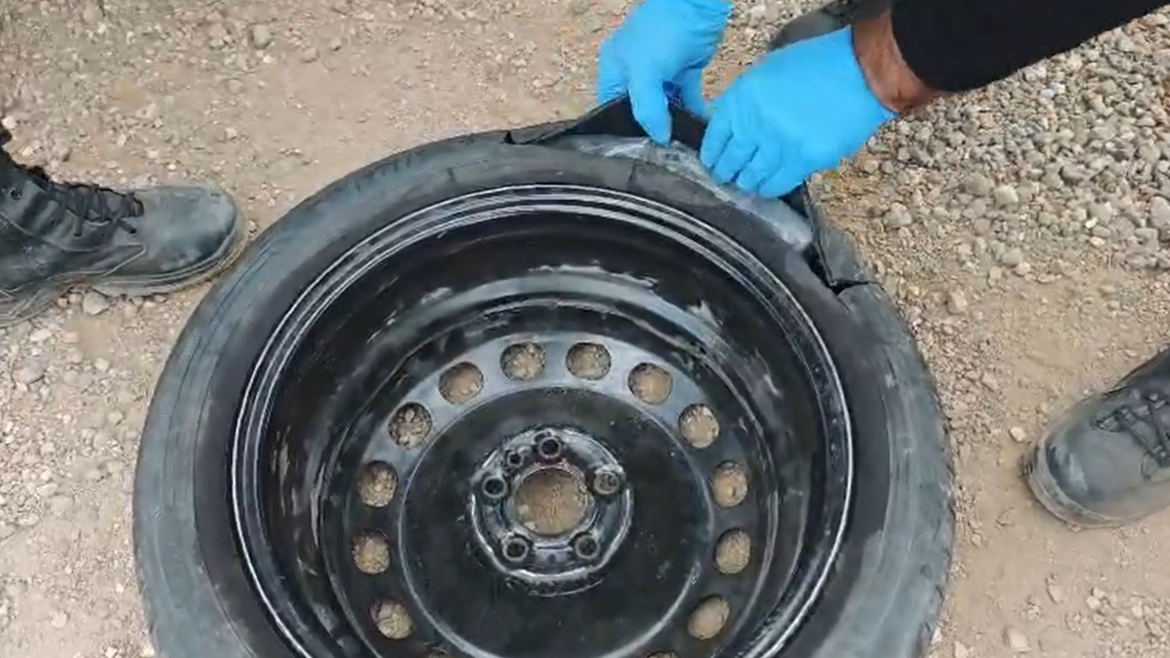 Urfa'da bir ticari takside madde ele geçirildi!