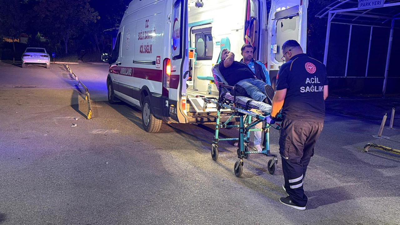 İki otomobil çarpıştı: Çok sayıda yaralı!