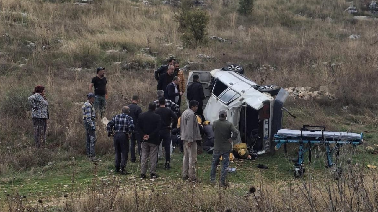 Otomobil şarampole yuvarlandı: Yaralılar var!