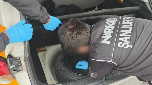 Urfa'da bir takside 4 parça halinde ele geçirildi!
