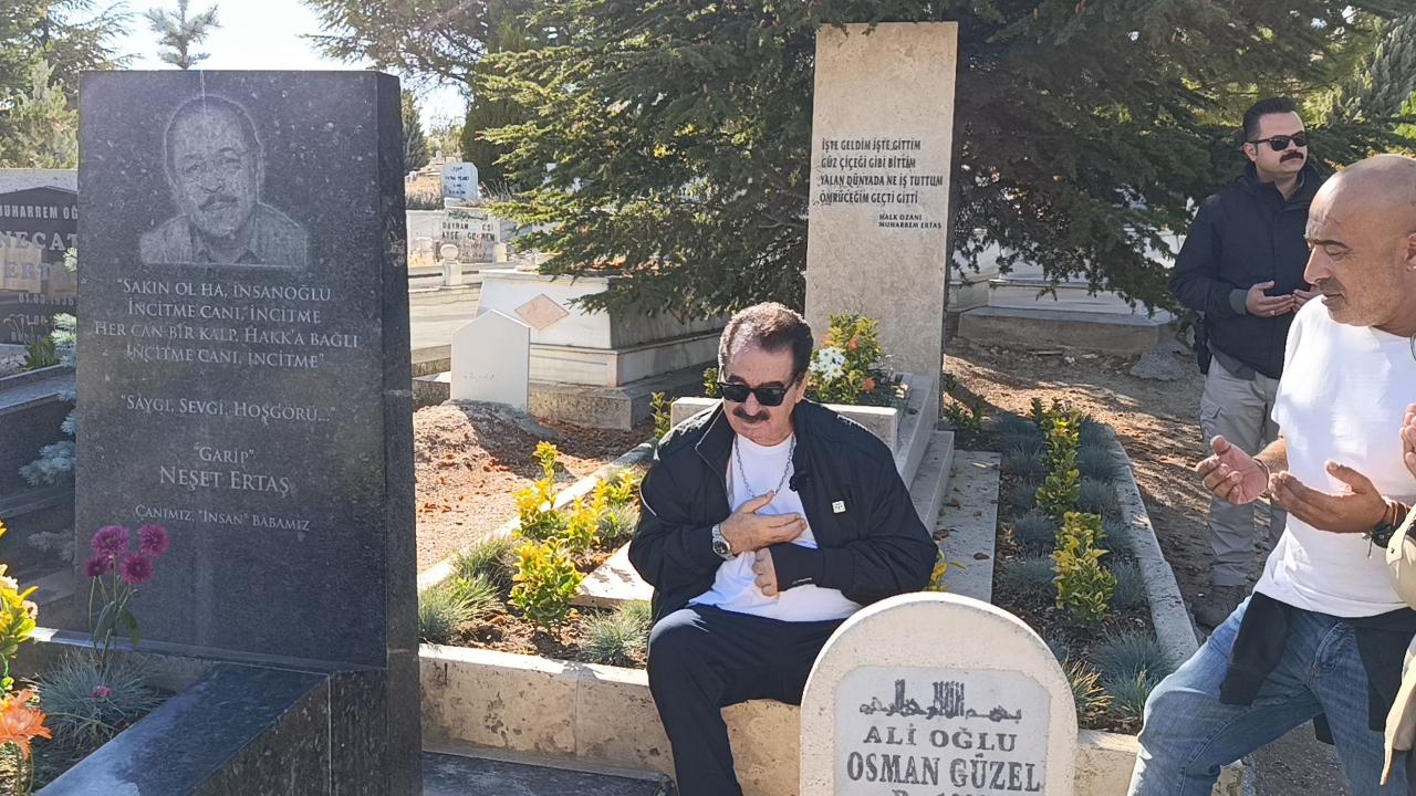 İbrahim Tatlıses Neşet Ertaş’ın Mezarını Ziyaret Etti