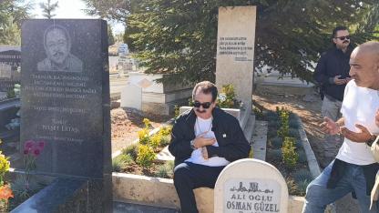 İbrahim Tatlıses Neşet Ertaş’ın Mezarını Ziyaret Etti
