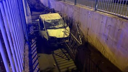 Kayseri’de kamyonet kanala uçtu: 1’i ağır 2 yaralı