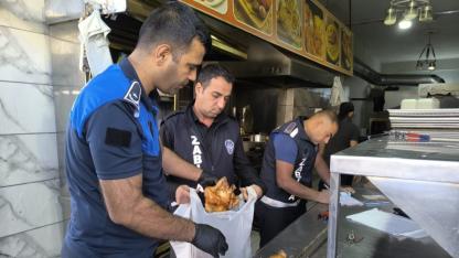 Şanlıurfa Eyyübiye’de 183 Kilo Bozuk Tavuk Ele Geçirildi