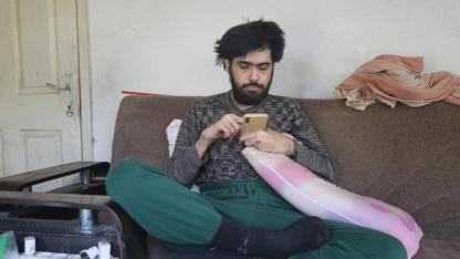 Telefon Bağımlısı Genç Üç Yıldır Evden Dışarı Adım Atmadı