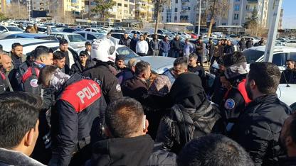 Şanlıurfa Adliyesi Önünde Taşlı Sopalı Kavga
