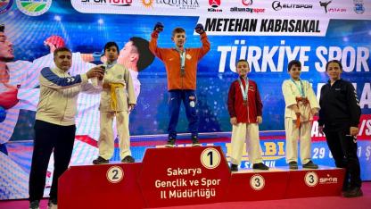 Eyyübiyeli minik karateci Türkiye ikincisi oldu!