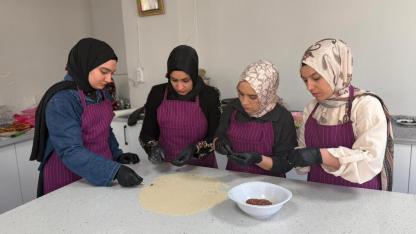 Kadınlar yaptıkları yöresel yemeklerle iftar sofralarını süslüyor!