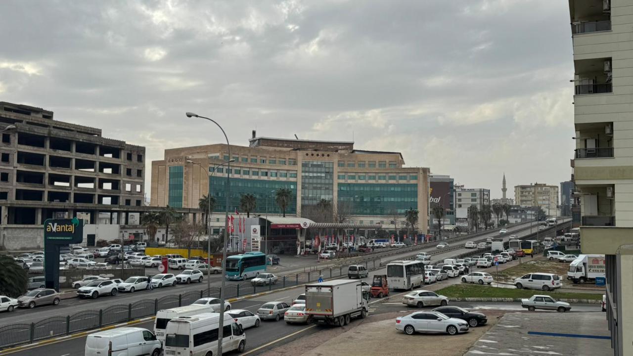 Sırrın Kavşağı’nda trafik çilesi: Sürücüler tepkili!
