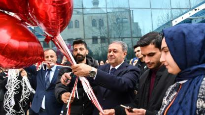 Vali Şıldak Şanlıurfa’da evlilik kredisi alan genç çiftlerle buluştu