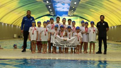 Şanlıurfa’da minik yüzücülerden 24 madalya!