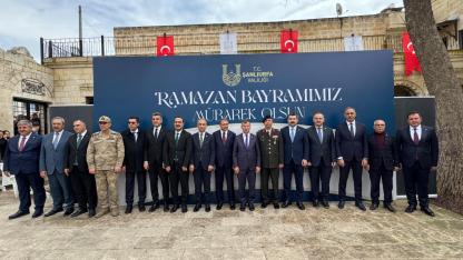 Vali Şıldak vatandaşlarla bayramlaştı!
