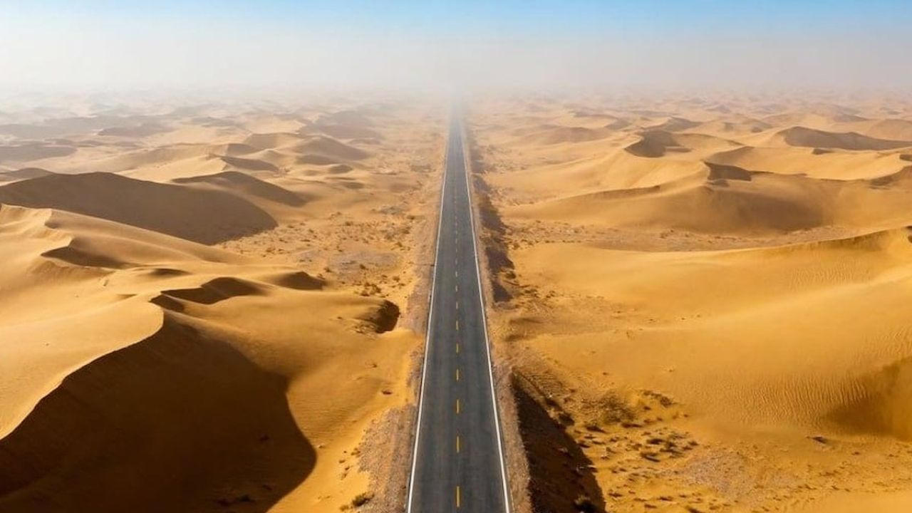 Bu yolda yön değiştirmek imkansız: 240 kilometre boyunca tek bir viraj bile yok