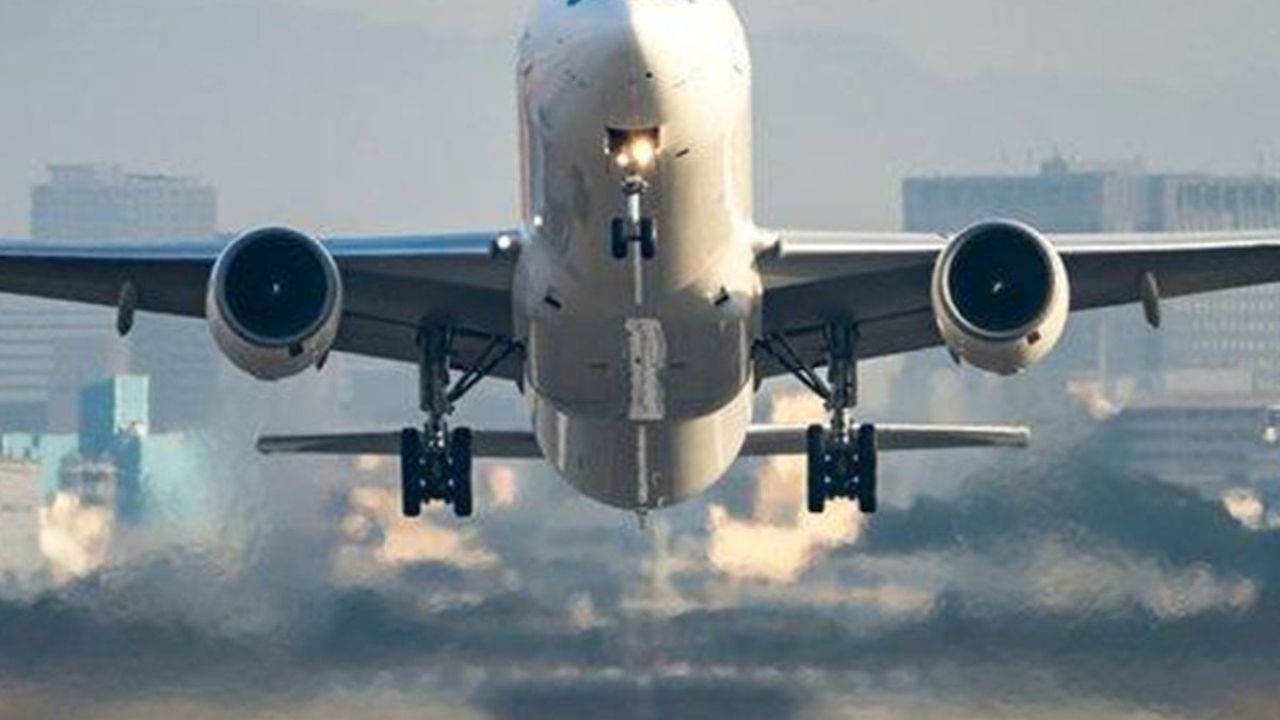 Dünyanın en uzun uçuşu: Kemerler 22 saat bağlı kalacak