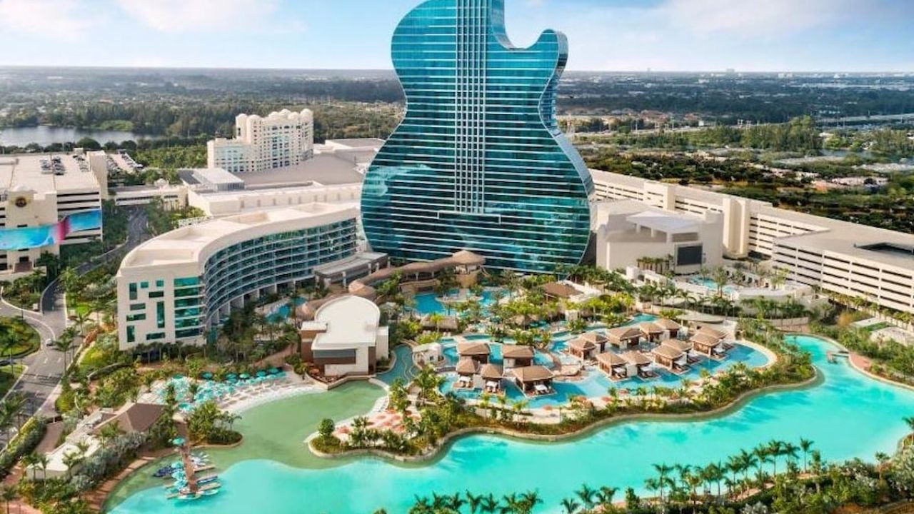 Gitara benzeyen otel, eğlence başkentinden gökyüzüne doğru yükseliyor