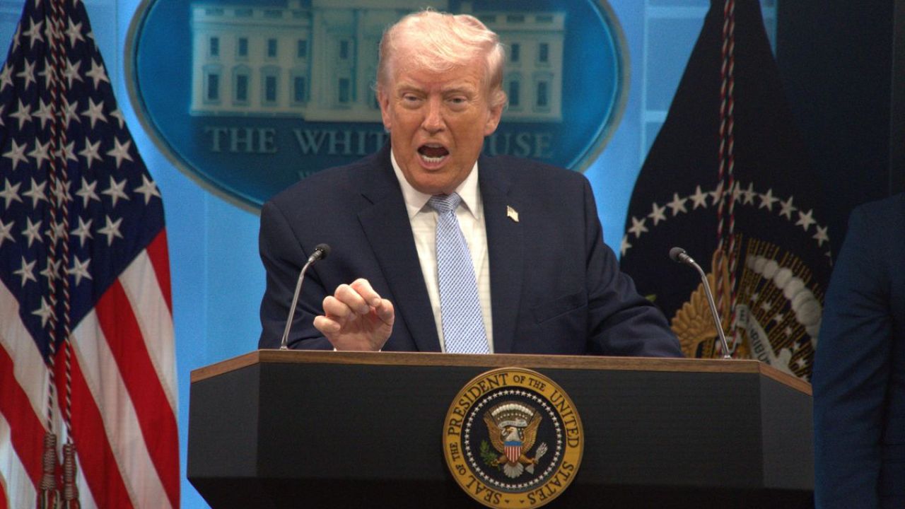 Trump'tan ABD Donanması'na talimat: Hürmüz Boğazı'na mayın döşeyen tekneleri vurun