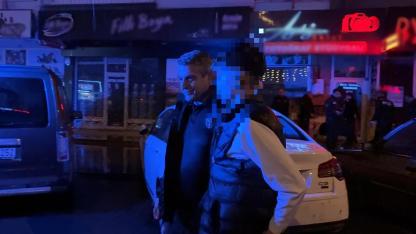 Ellerinde tüfekle sokakta dolaştılar: Polis kıskıvrak yakaladı