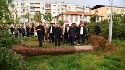 Fırtına sonrası vali, kaymakam ve belediye başkanı bölgede incelemede bulundu!