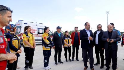 Kadın paramediklerden zorlu sürüş parkuru