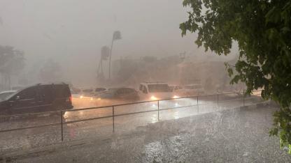Şanlıurfa'da fırtına ve dolu hayatı felç etti!
