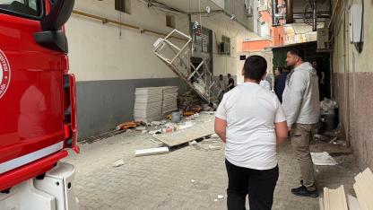 Şanlıurfa’da korku dolu anlar! Bir işçi demirlerde asılı kaldı!