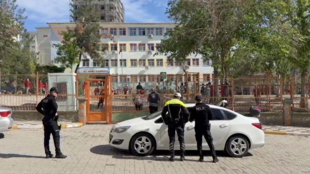 Şanlıurfa'da okul çevrelerinde denetim! 318 şahıs sorgulandı!