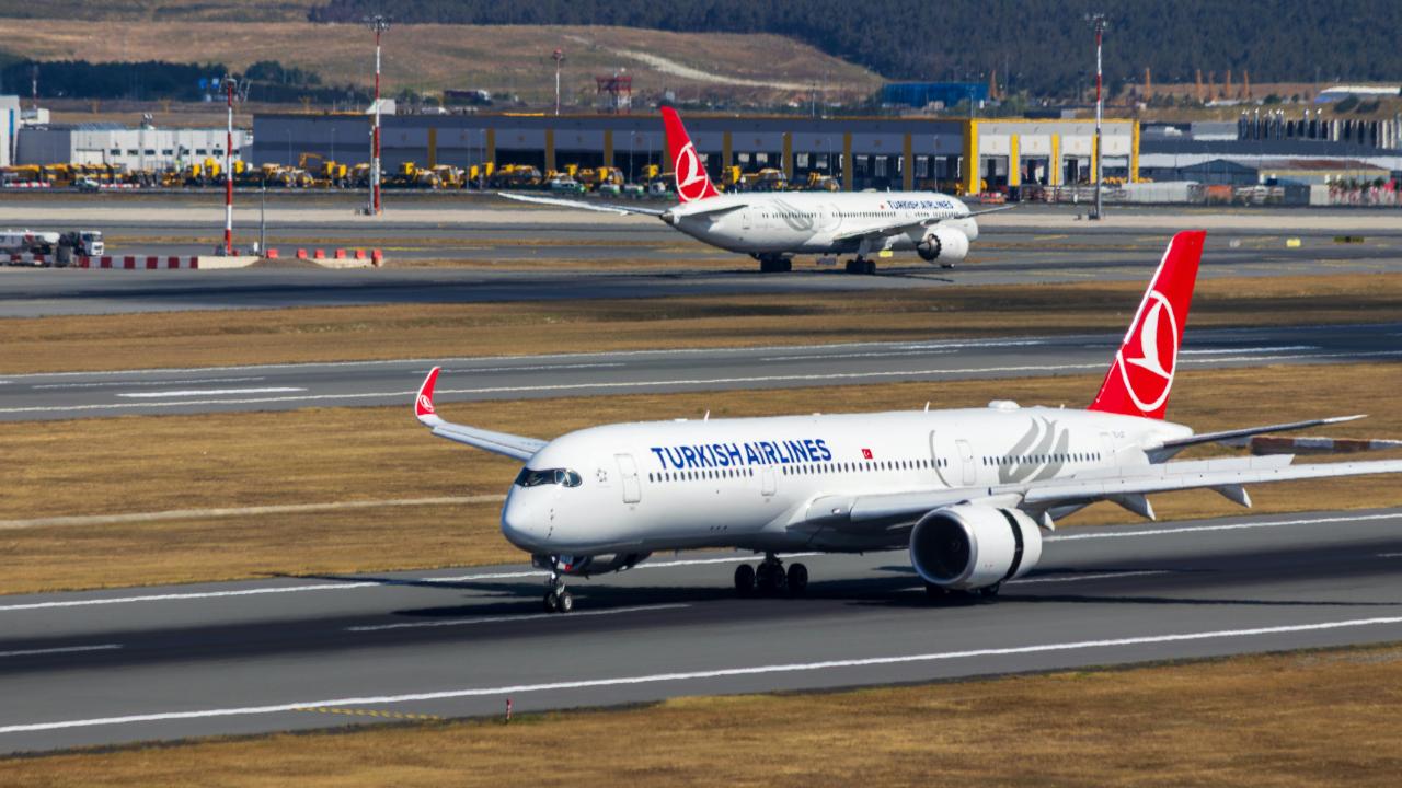 Türk Hava Yolları’na ait uçakta acil tahliye!