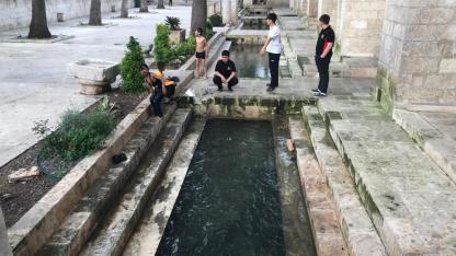 Urfa'da şaşırtan serinleme yöntemi!