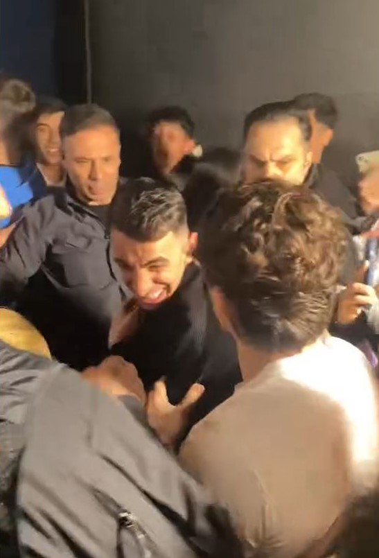 ÜNLÜ ISIMLERIN GELDIĞI FILM GALASINDA IZDIHAM