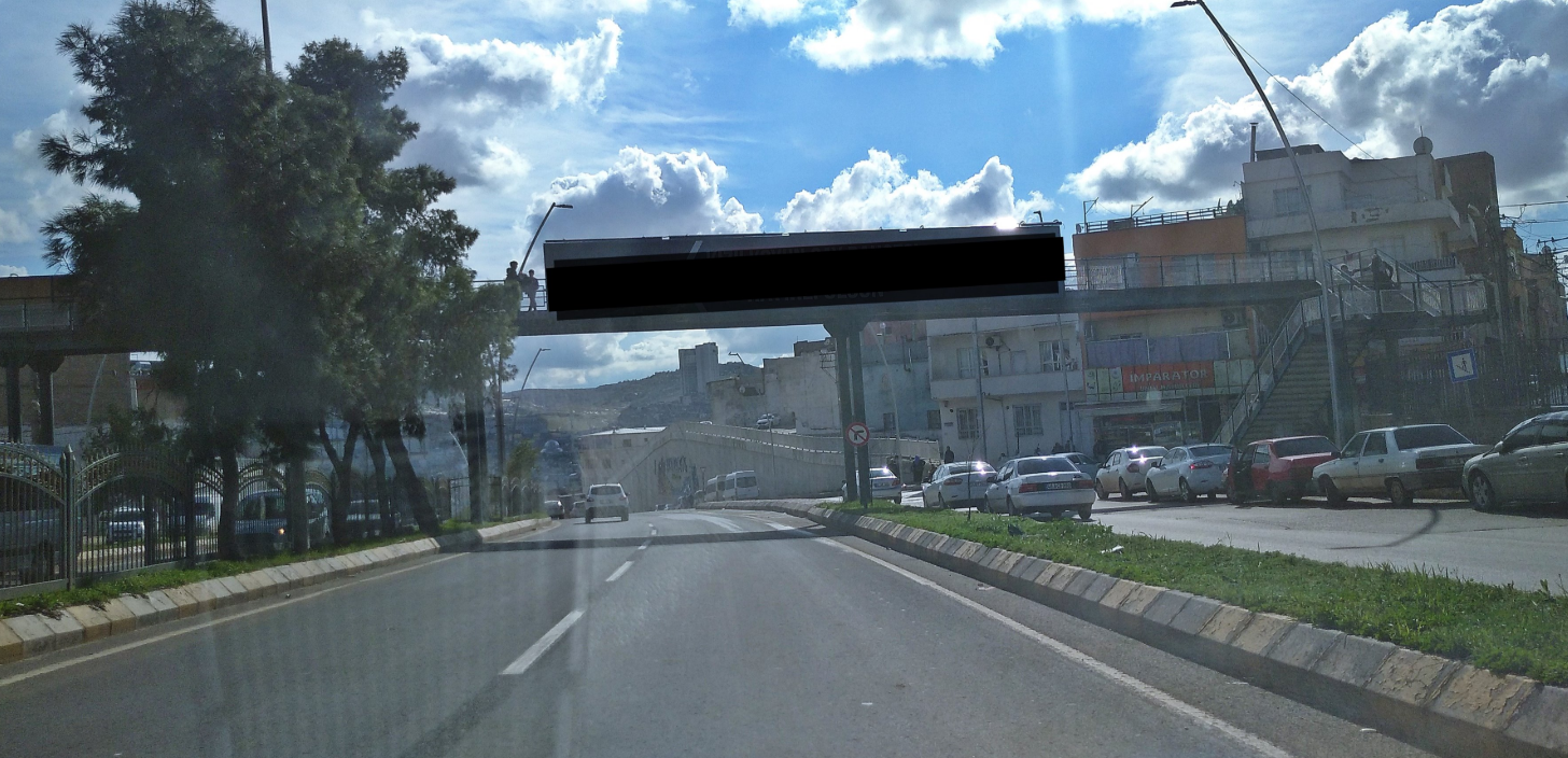 Yıldız’ın Urfa'ya Vefa Eseri Reklam Panoları Ardında Kayboldu
