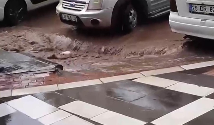 10 Dakikalık Yağmur Siverek’i Felç Etti!