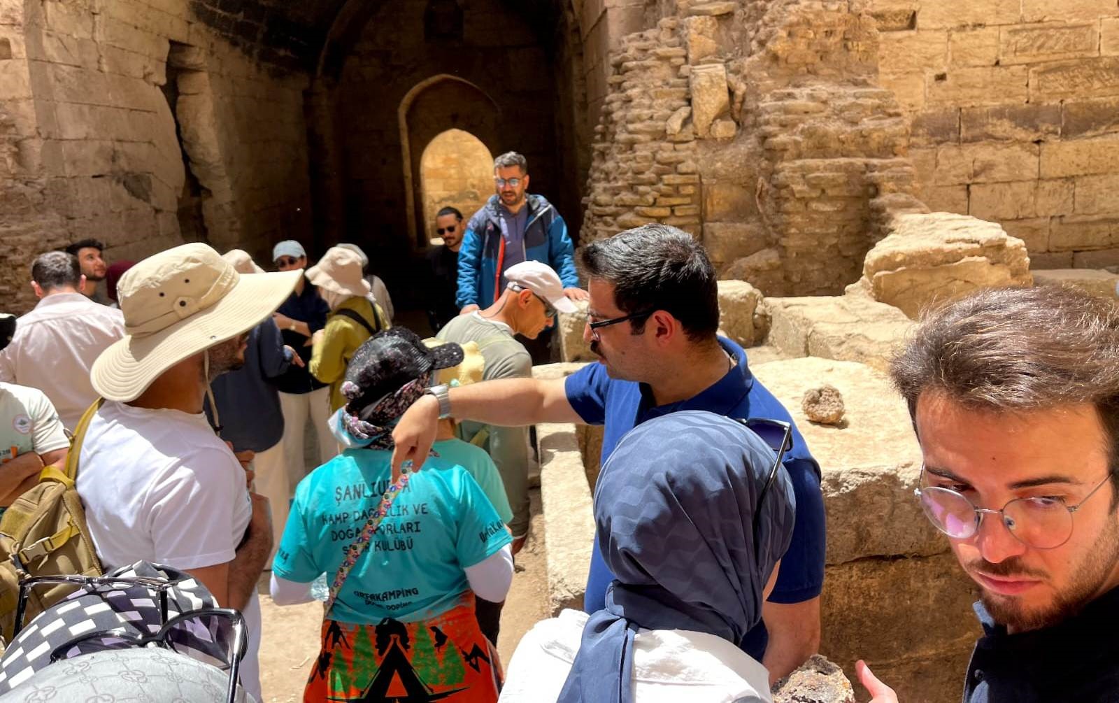 Harran’da Sürpriz Rehber: İlçeyi Kaymakam Gezdirdi!