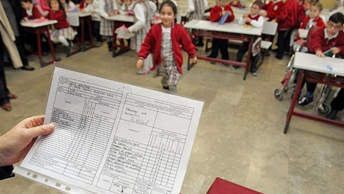 20 Milyon Öğrenci Cuma Günü Karne Alıp Tatile Girecek...