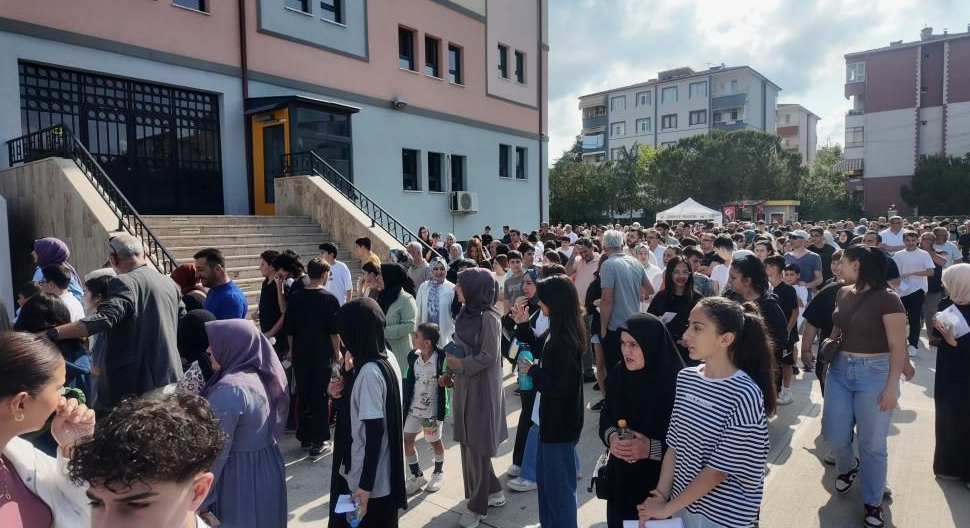 20 Milyon Öğrenci Cuma Günü Karne Alıp Tatile Girecek...
