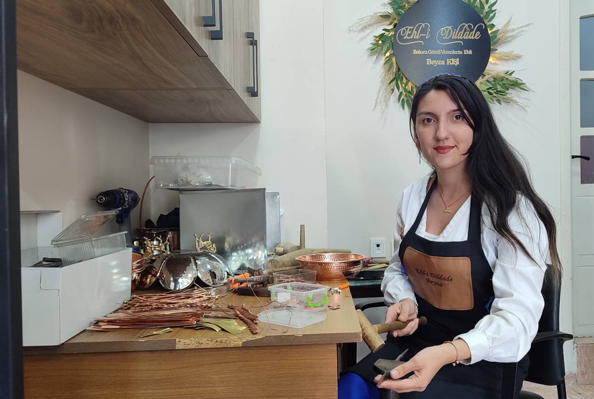 Bölgenin Tek Kadın Bakır Ustası