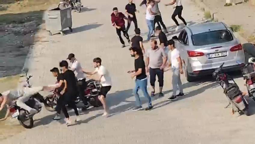 Bayram Günü Meydan Savaşı Gibi Kavga  !
