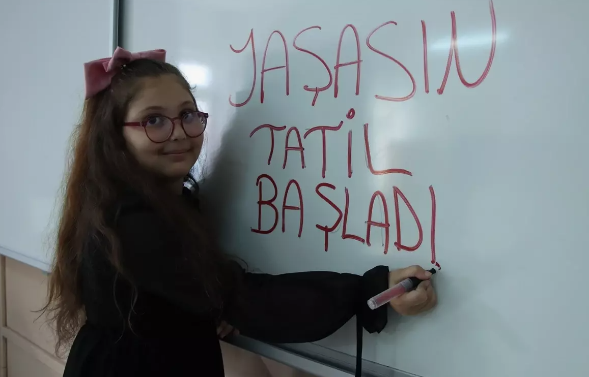 Yaklaşık 20 Milyon Öğrenci Bugün Karne Alıyor