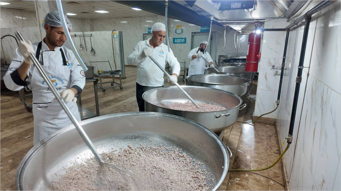 Haliliye , İhtiyaç Sahiplerine Sıcak Yemek Hizmeti Verdi