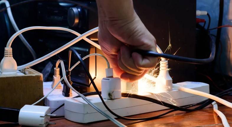 Elektrik Çarpmasına Karşı Ne Yapmalı?