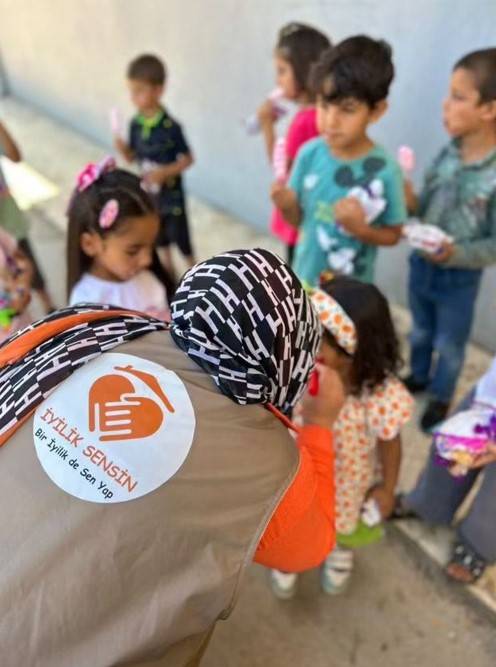 Karne Sevincine Tat Kattılar : Siverek’te Öğrencilere İkram