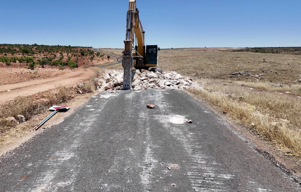 Kaderine Terk Edilen Yol Asfaltla Diriliyor!
