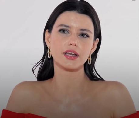 Beren Saat Sansür Sebebiyle Ekranlara Veda Etti mi?