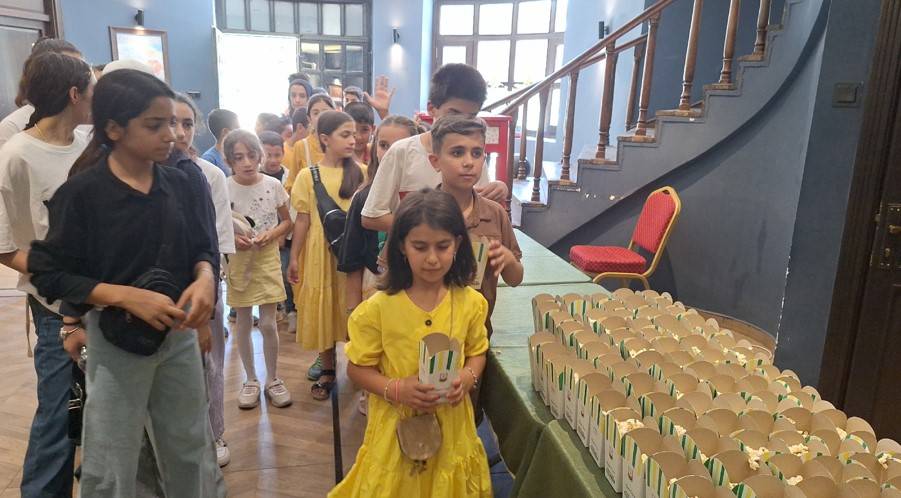 Şanlıurfa' da Çocuklara Sinema Tırıyla  Neşeli Anlar