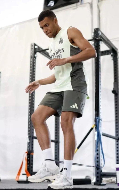 Mbappe, Yaşadığı Hastalık Nedeniyle 5 Kilo Verdi!
