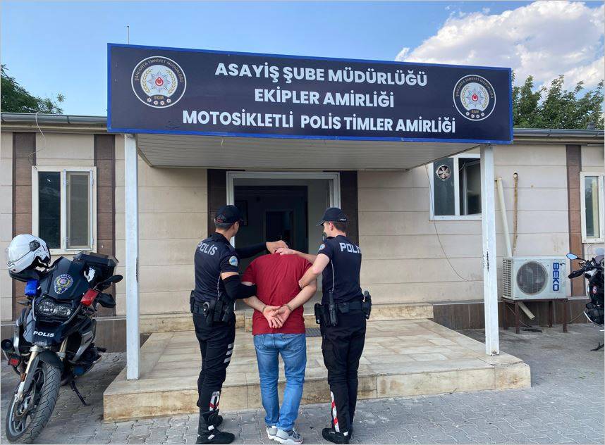 Şanlıurfa'da Şüpheli Şahsın Üzerinden Silah Çıktı !