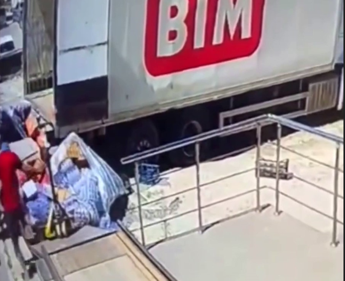 BİM'de Dehşet: Çalışan Kamyonla Yük Arasında Sıkıştı !