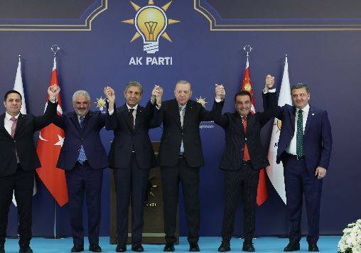 7 Belediye Başkanı AK PARTİ'ye Geçti