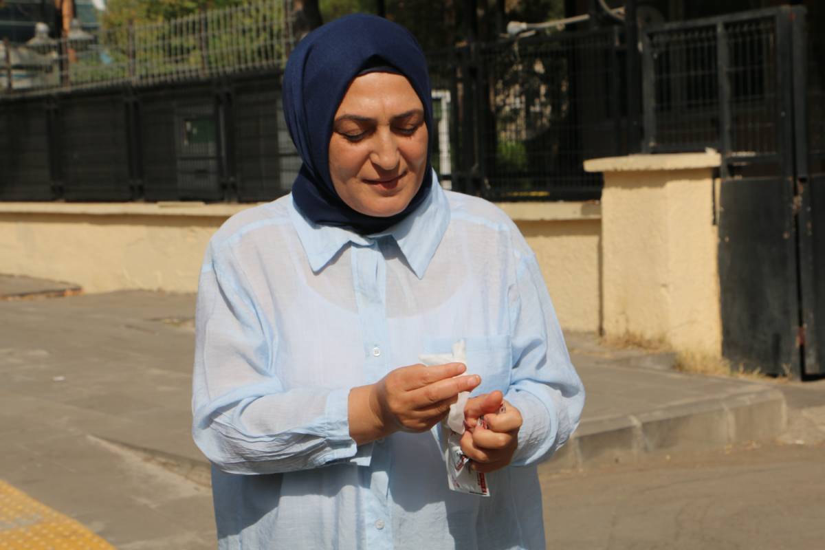 Islak Mendil Kullandığı İçin Ehliyetine El Konuldu