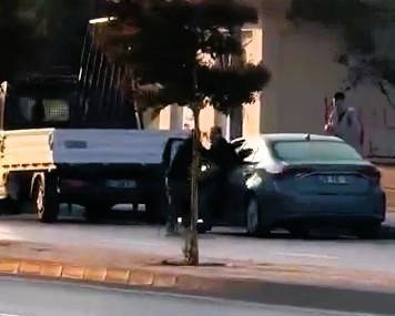 Okul Müdürü Çocuklarının Gözü Önünde Silahlı Saldırıya Uğradı